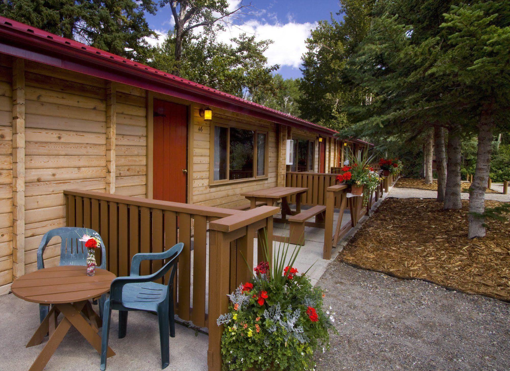 Miette Mountain Cabins Джаспър Екстериор снимка
